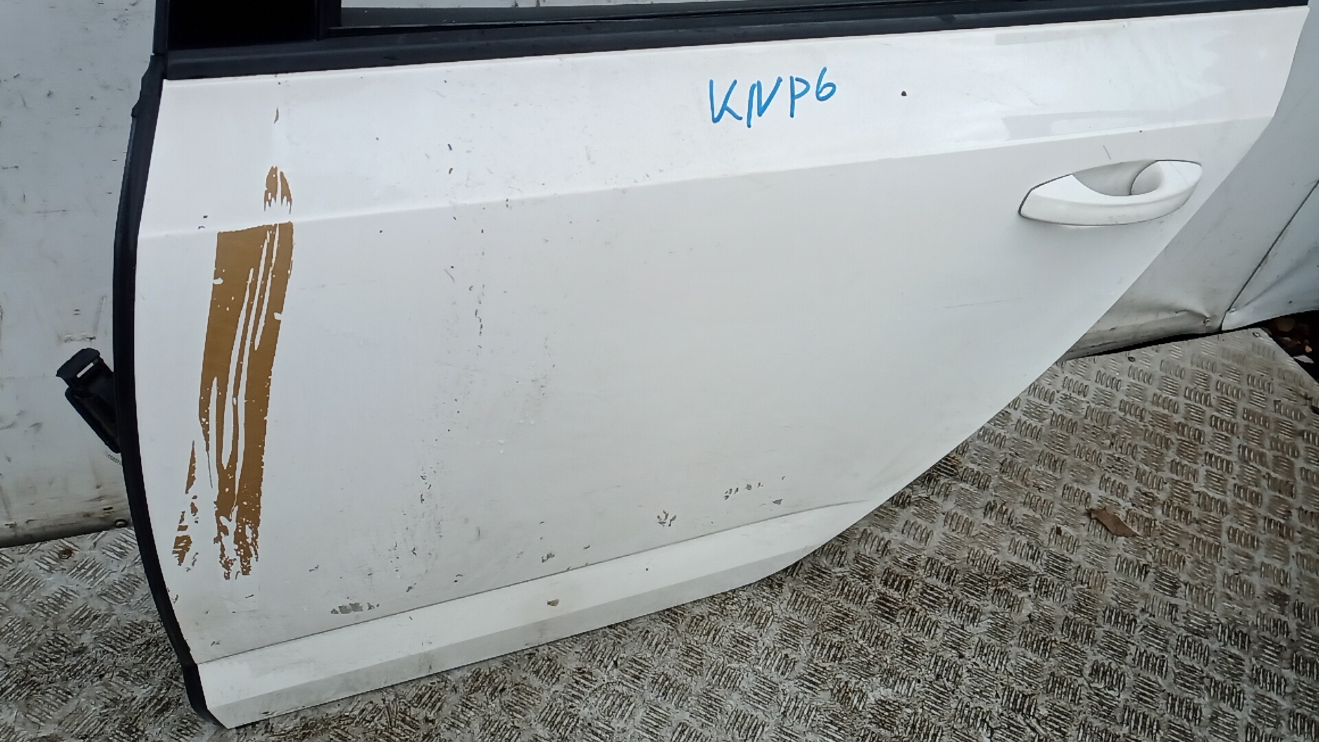 Дверь задняя левая