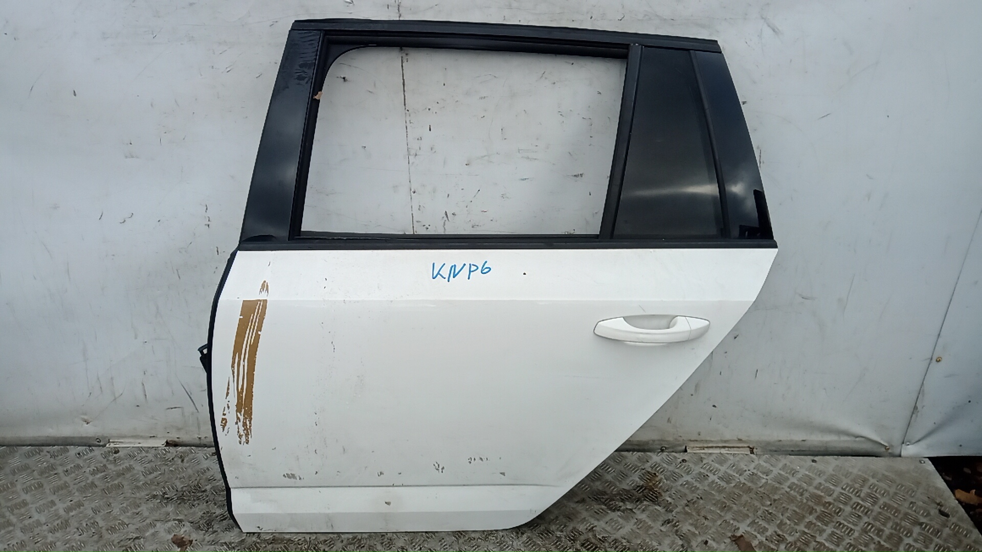 Дверь задняя левая