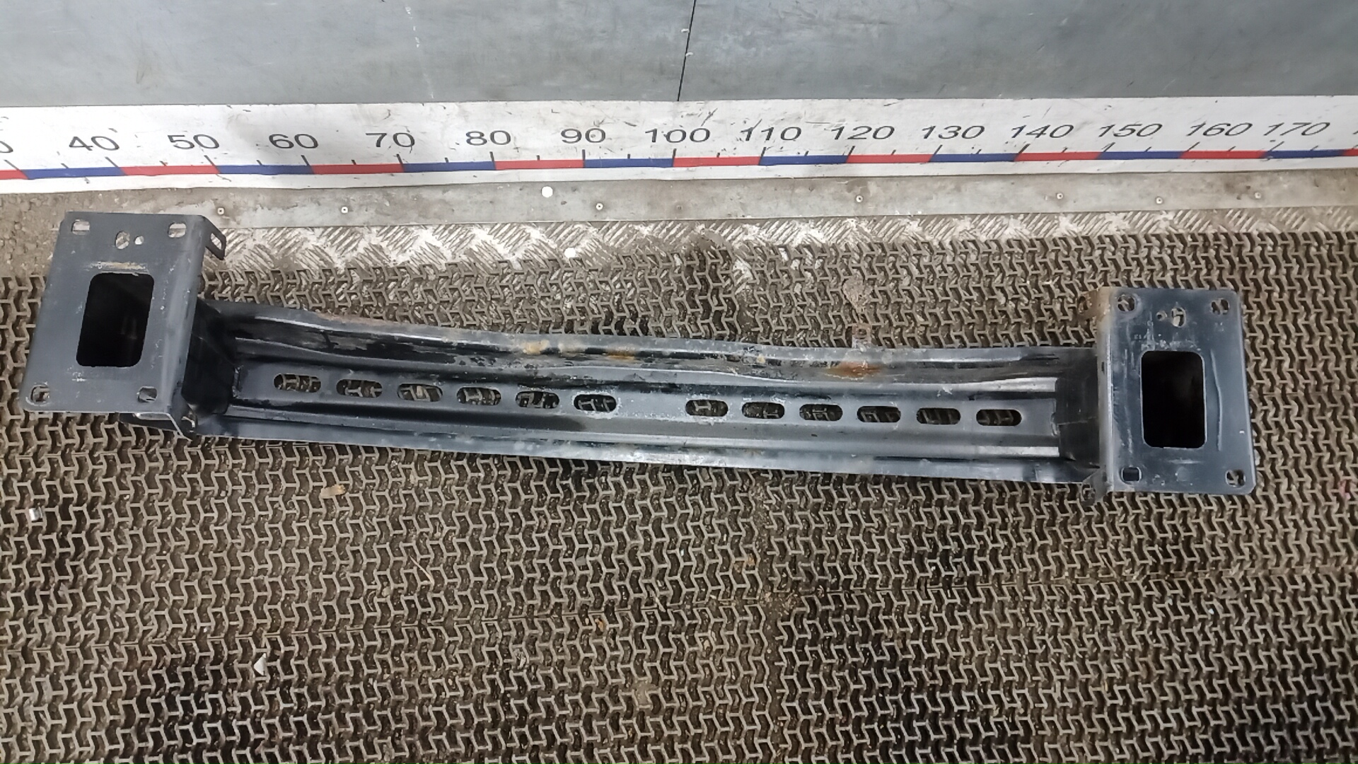 Кронштейн усилителя переднего бампера