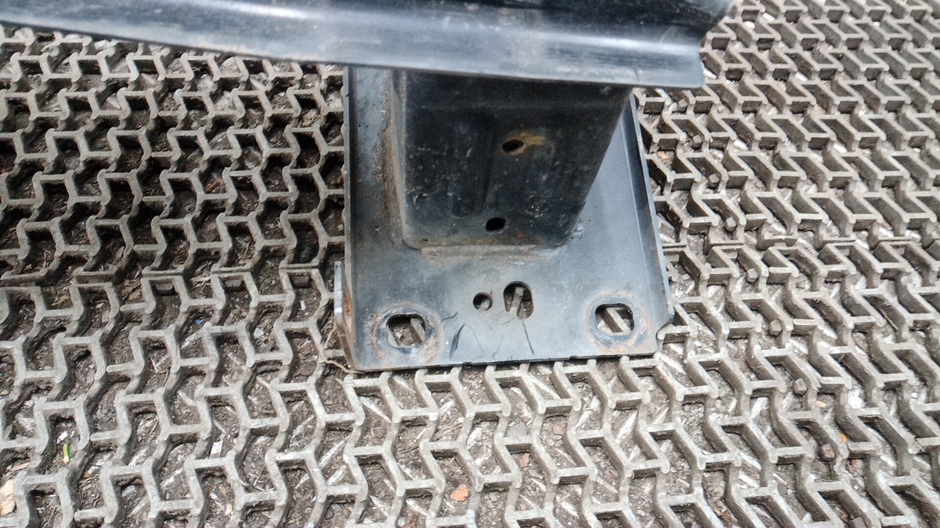 Кронштейн усилителя переднего бампера