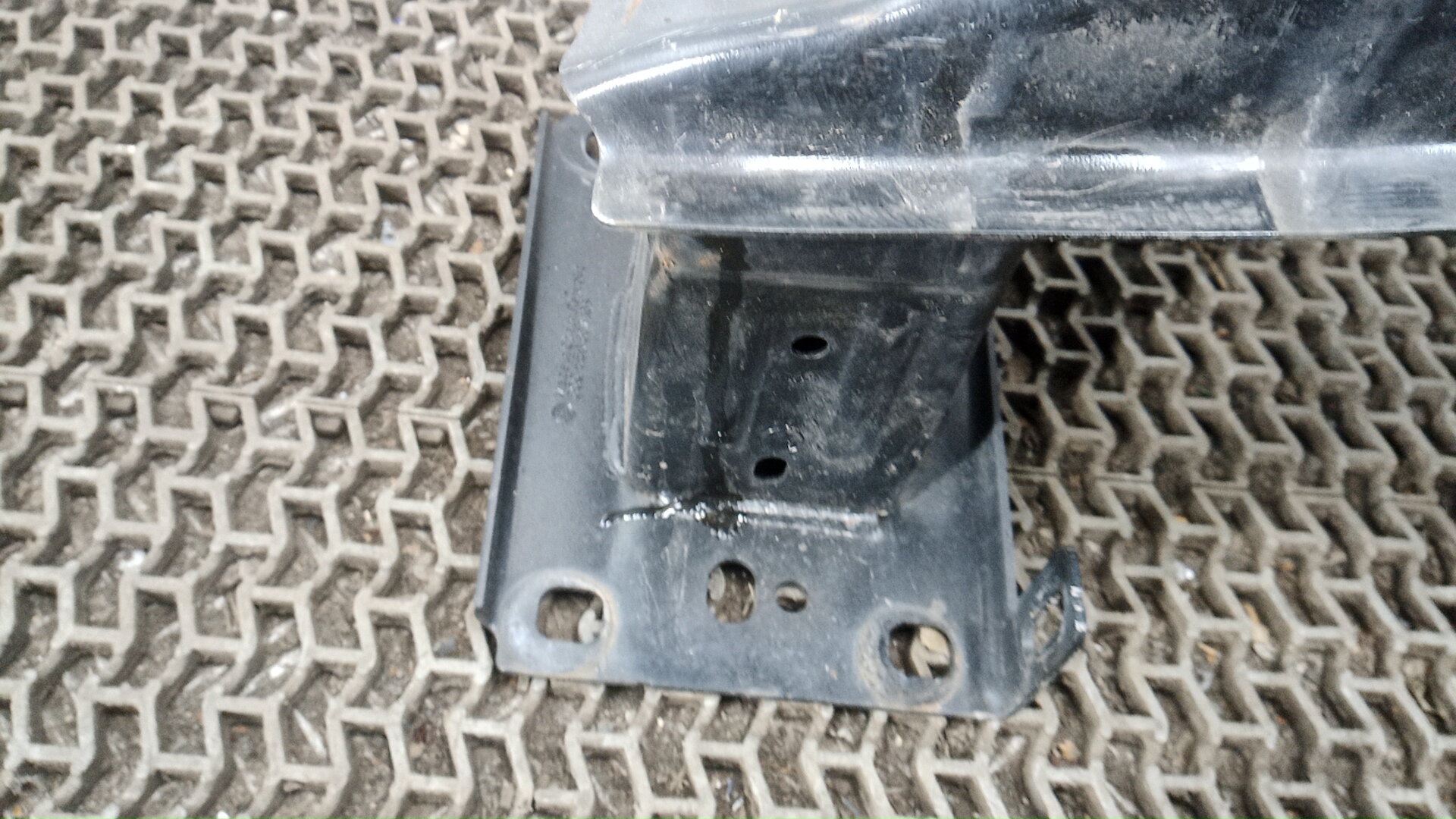 Кронштейн усилителя переднего бампера