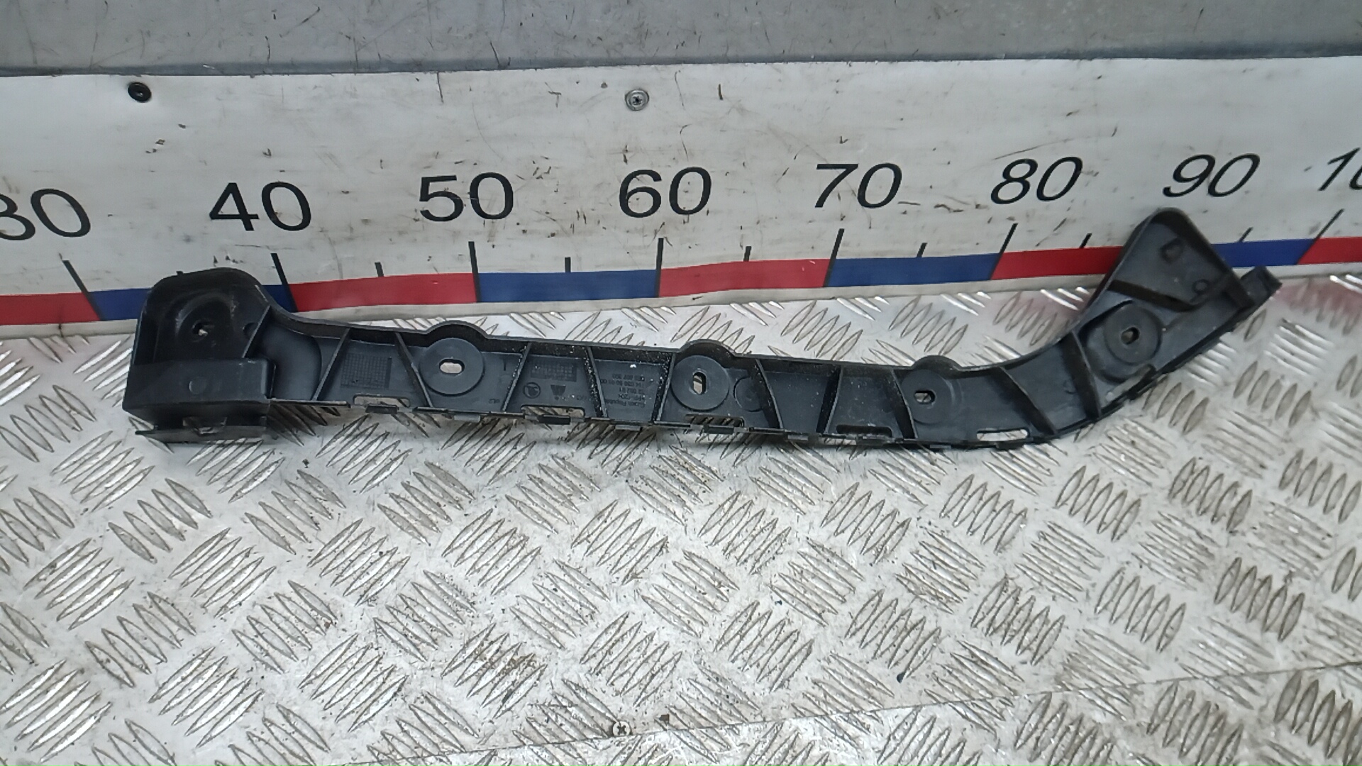 Кронштейн переднего бампера