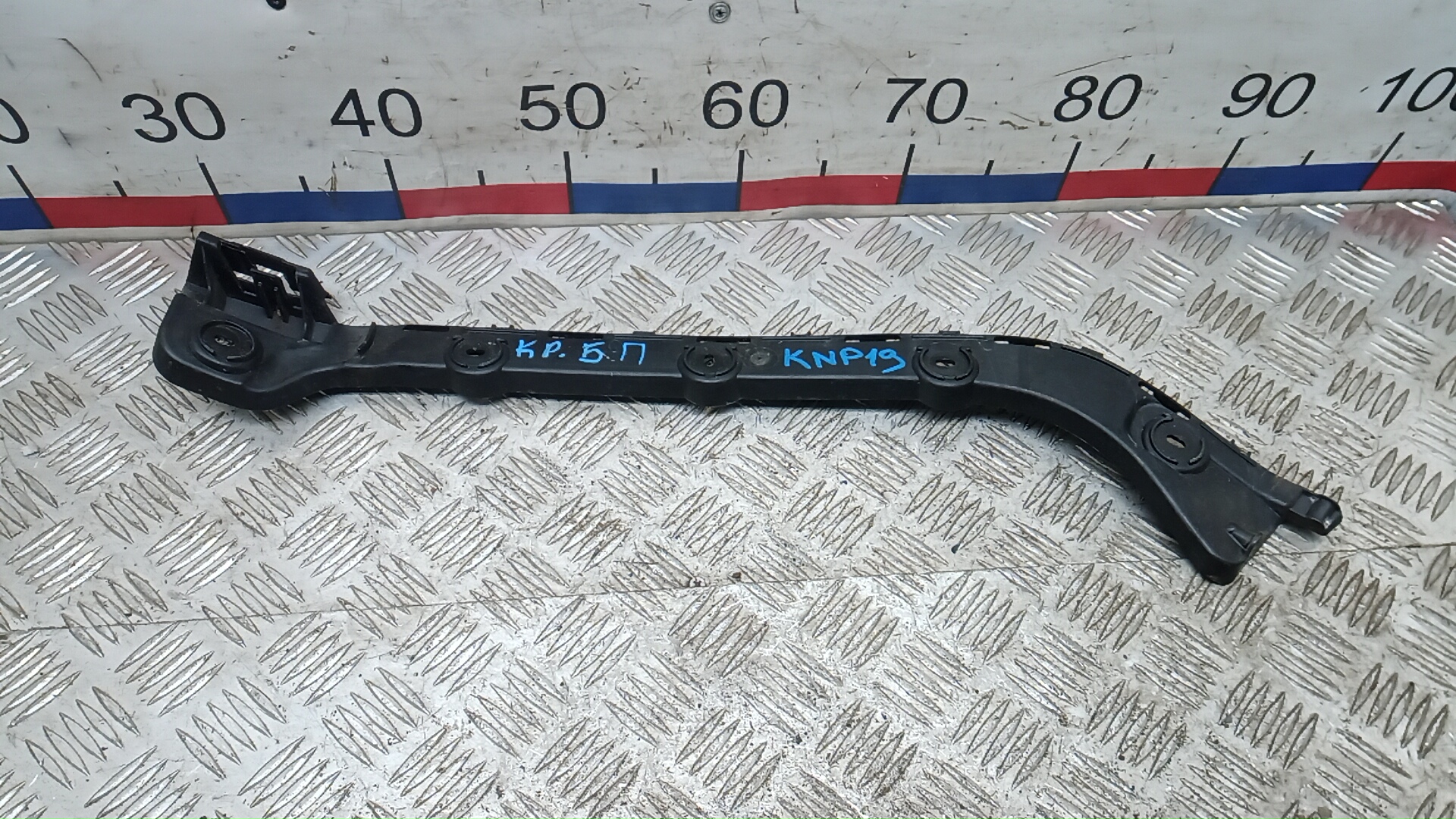 Кронштейн переднего бампера