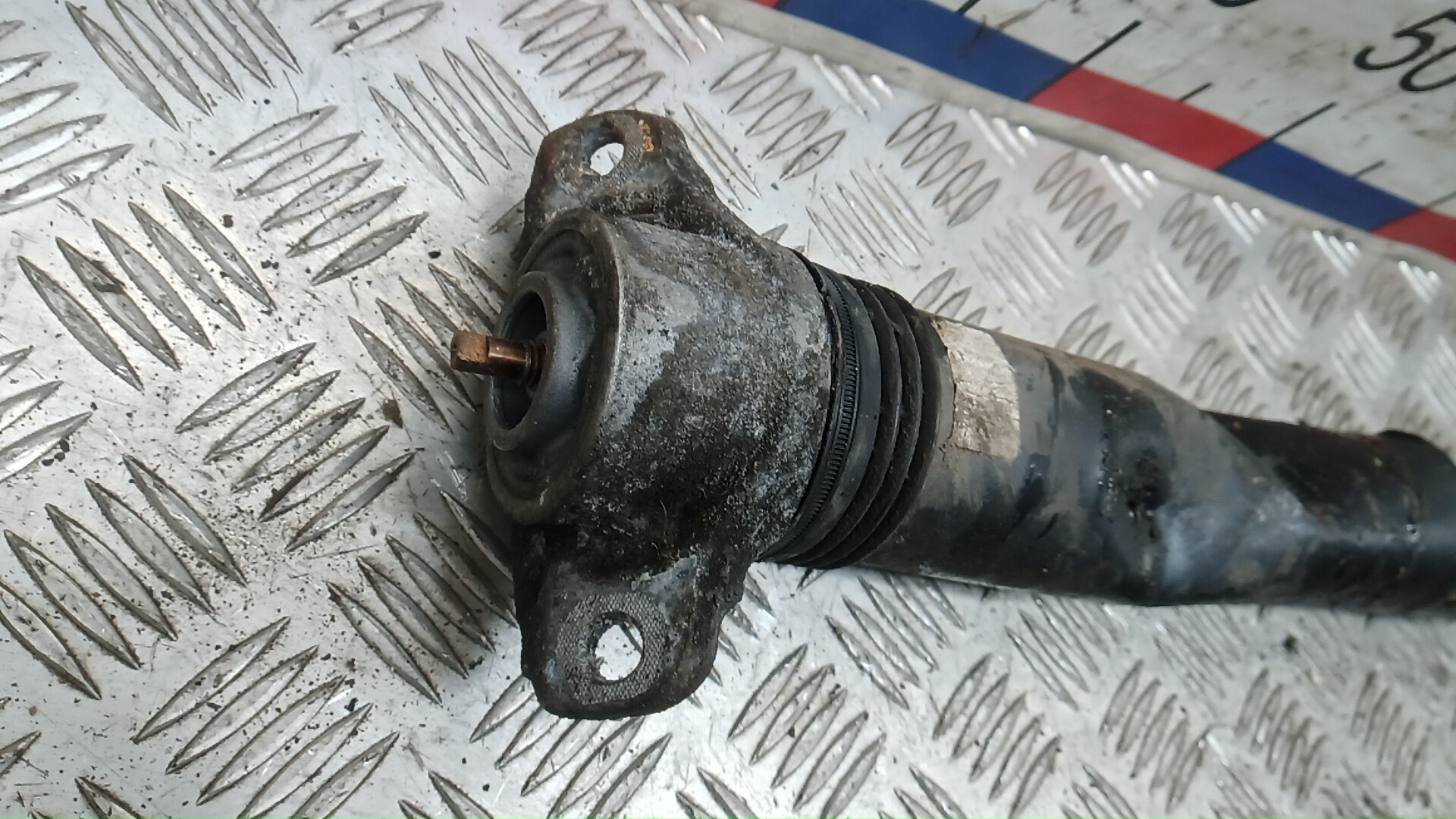 Амортизатор задний (стойка)