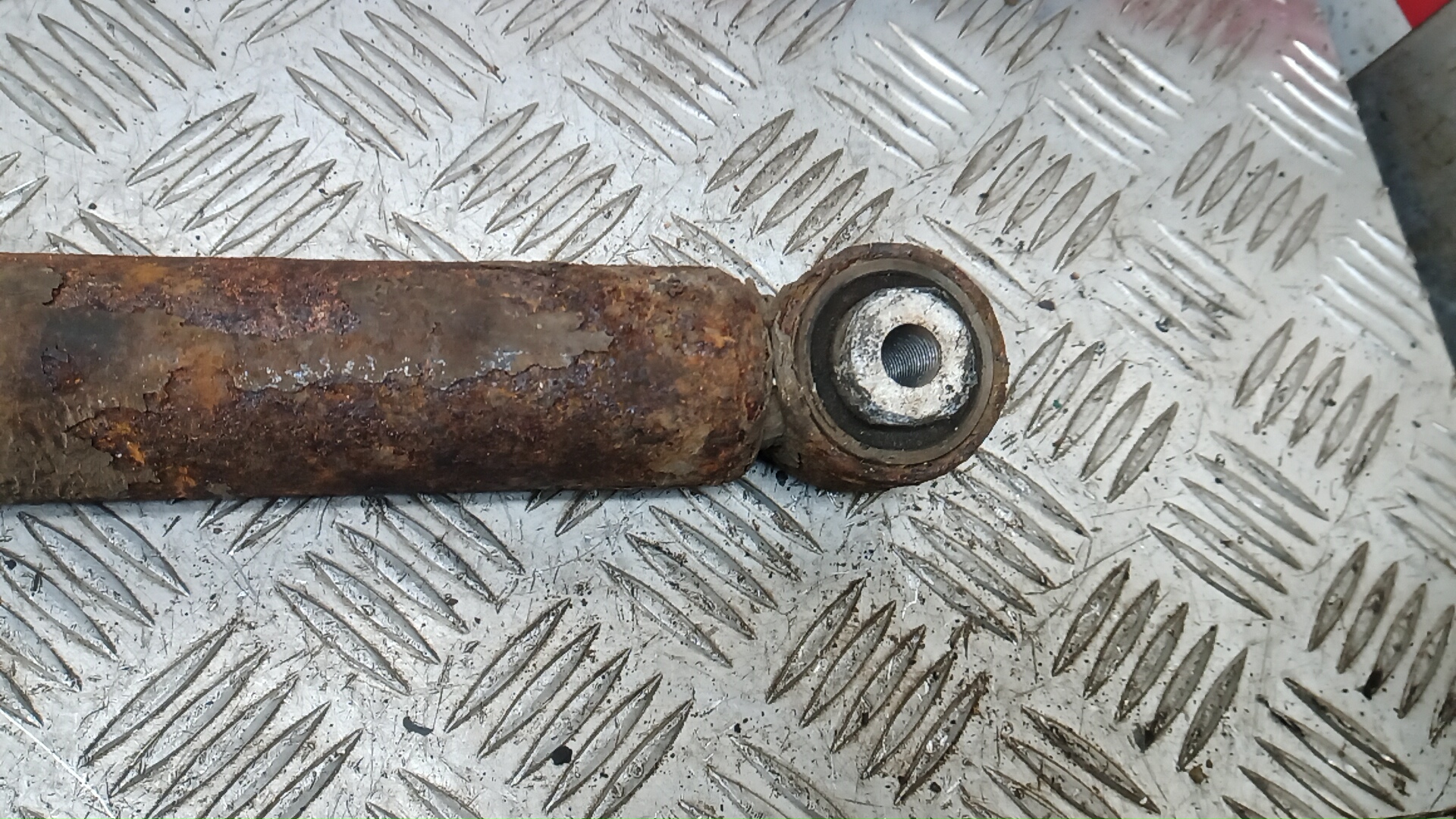 Амортизатор задний (стойка)