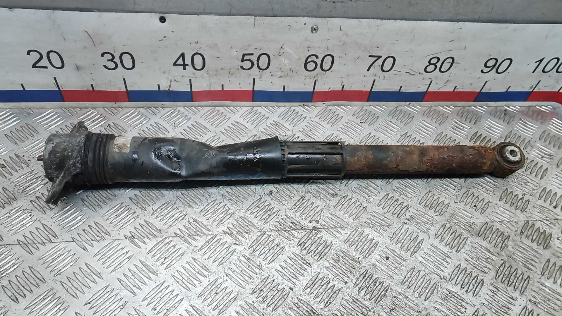 Амортизатор задний (стойка)