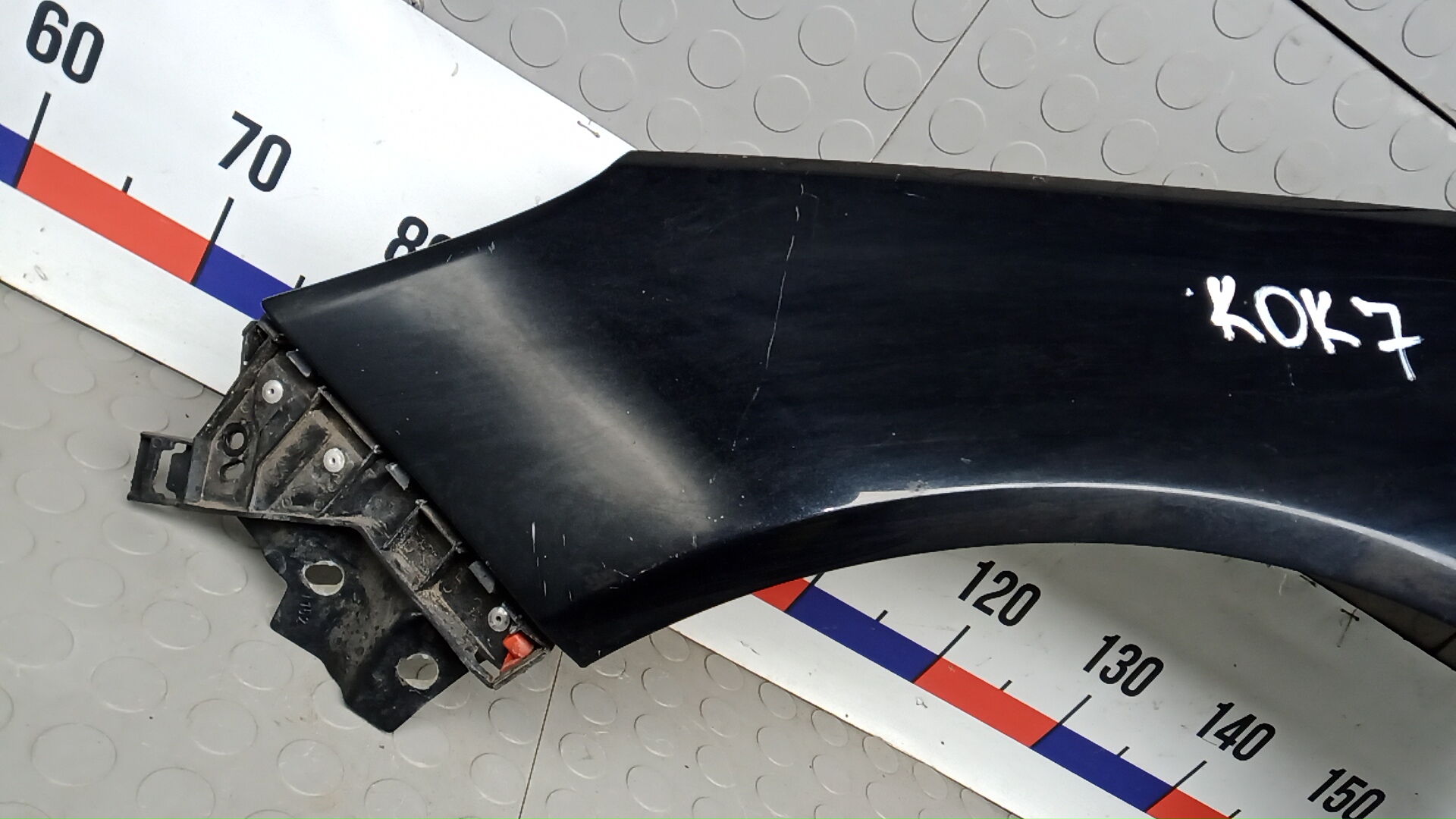 Крыло переднее левое