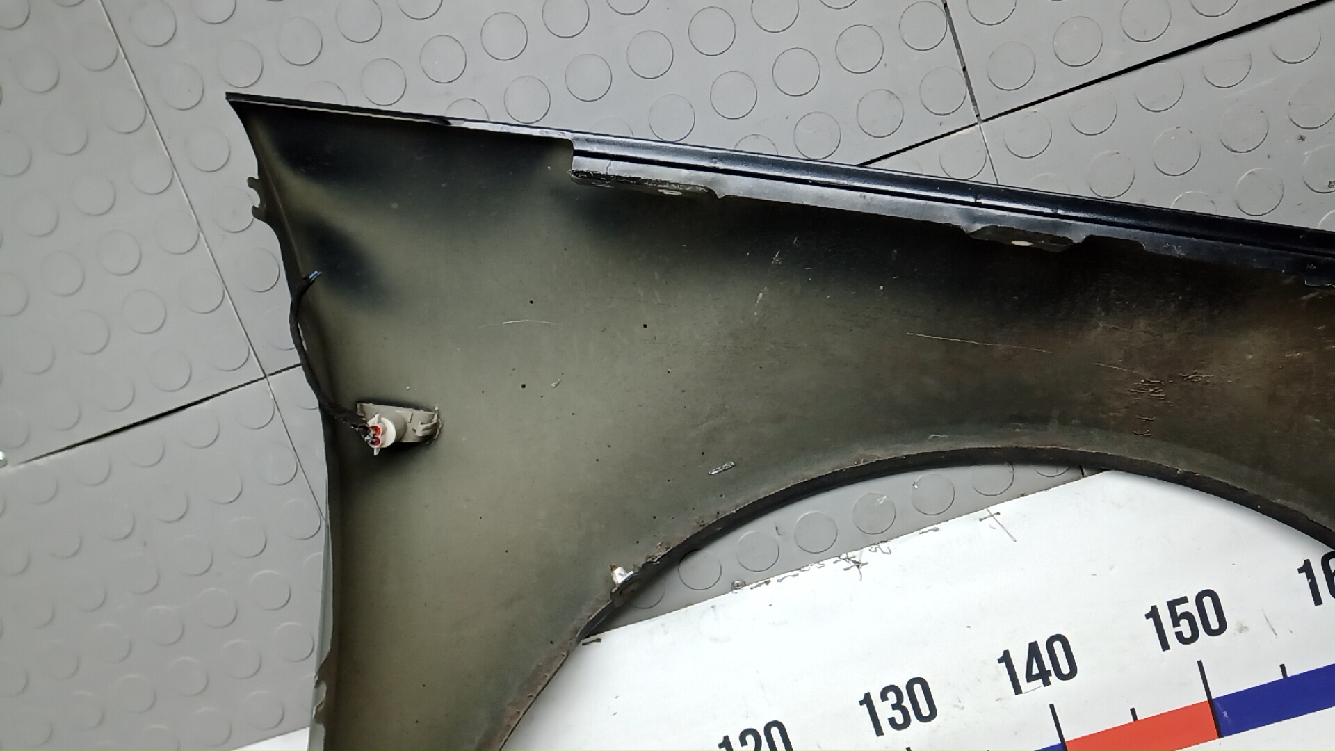 Крыло переднее левое