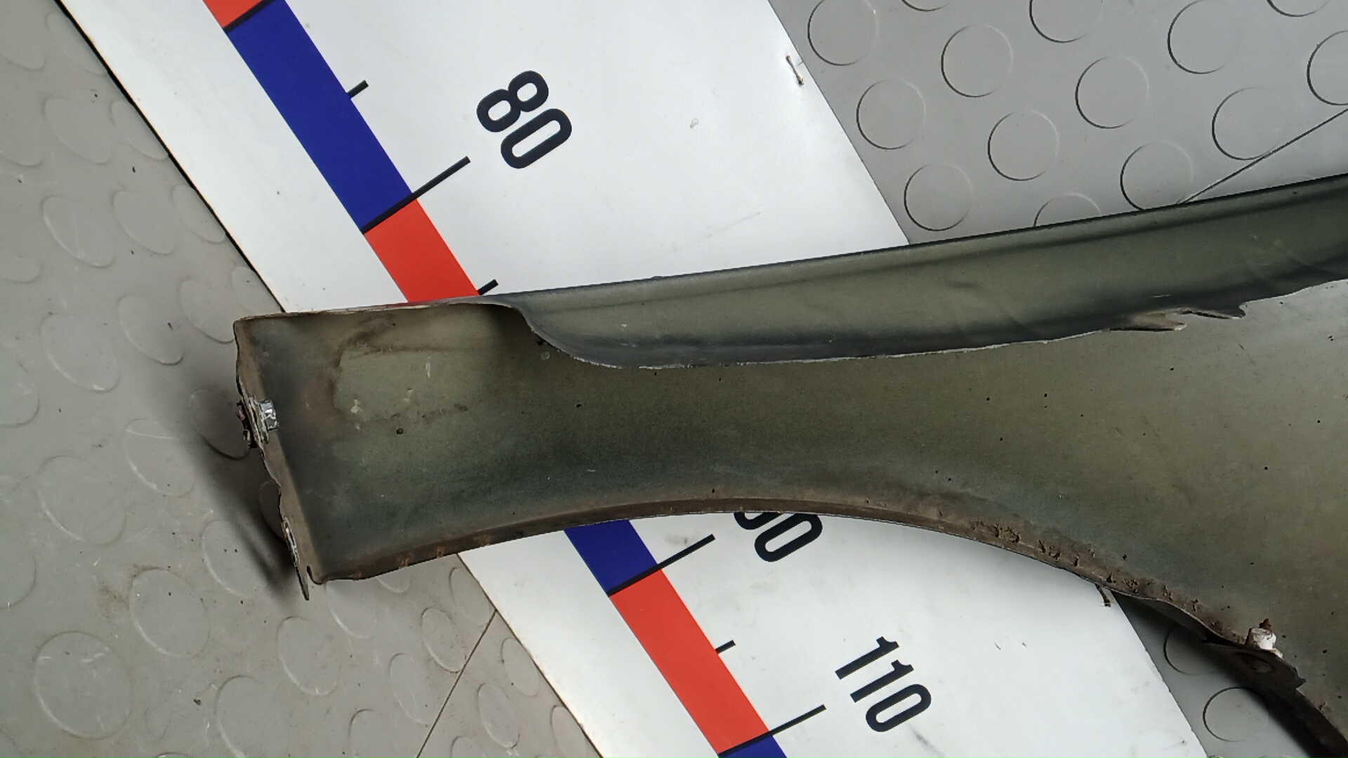 Крыло переднее левое