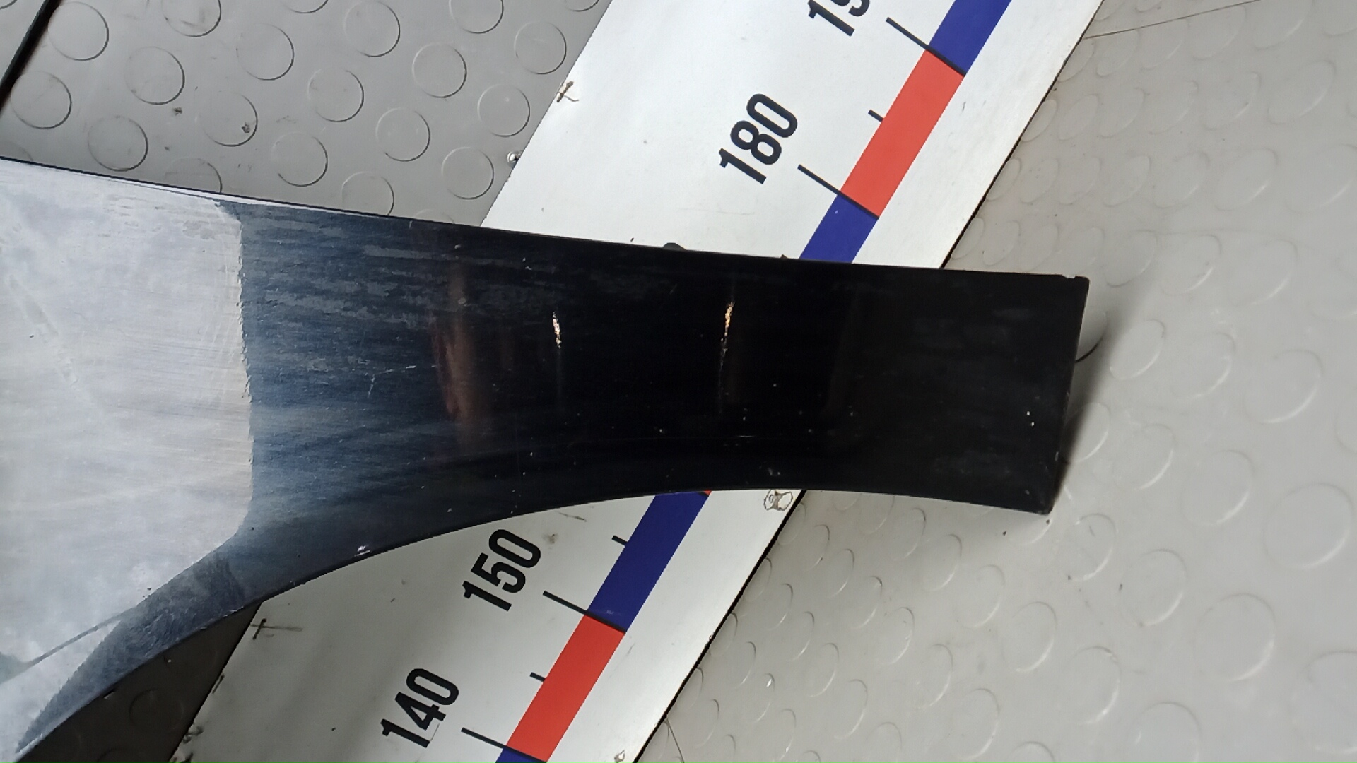 Крыло переднее левое