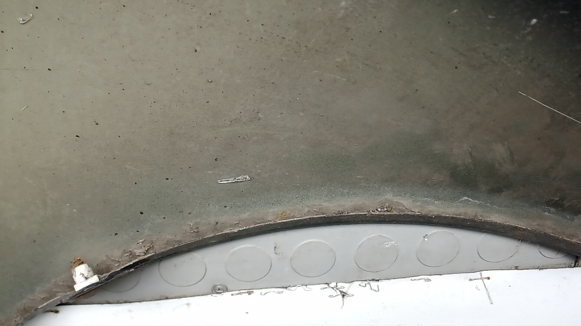 Крыло переднее левое