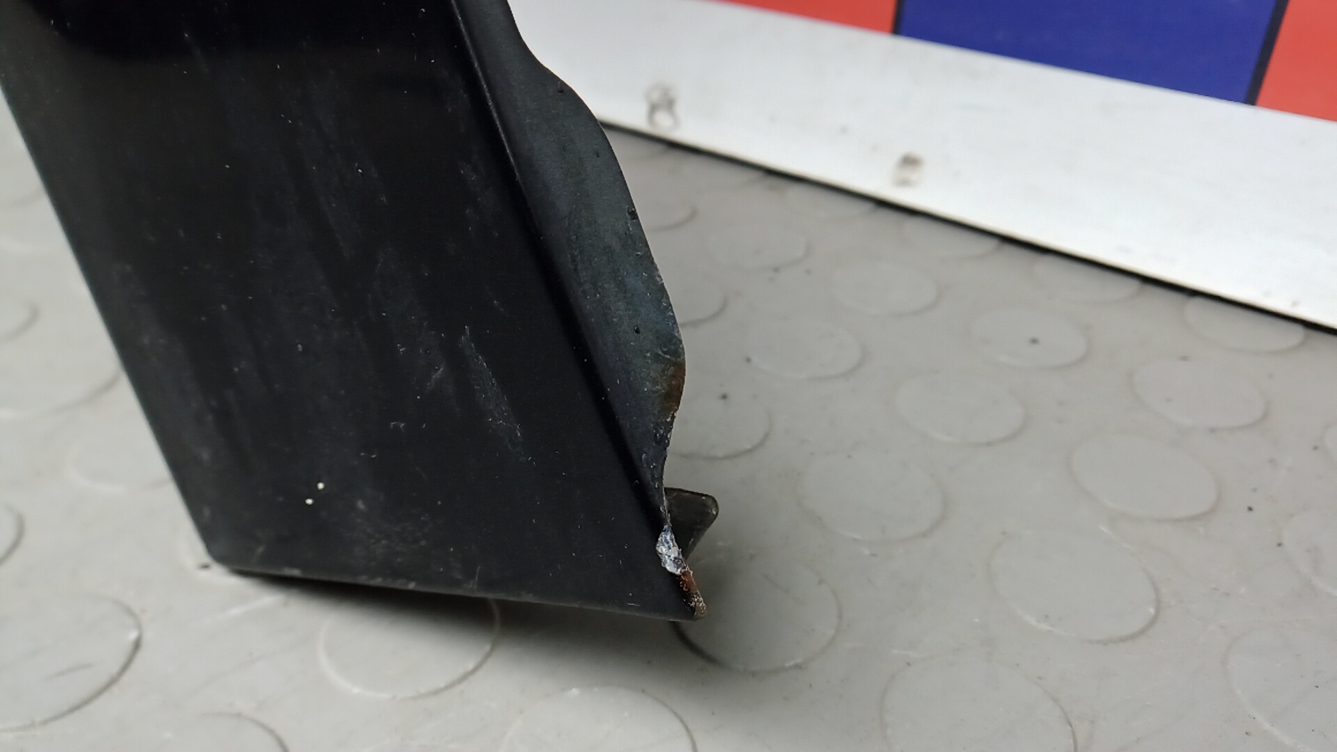 Крыло переднее левое