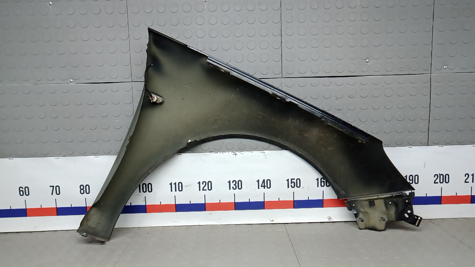 Крыло переднее левое