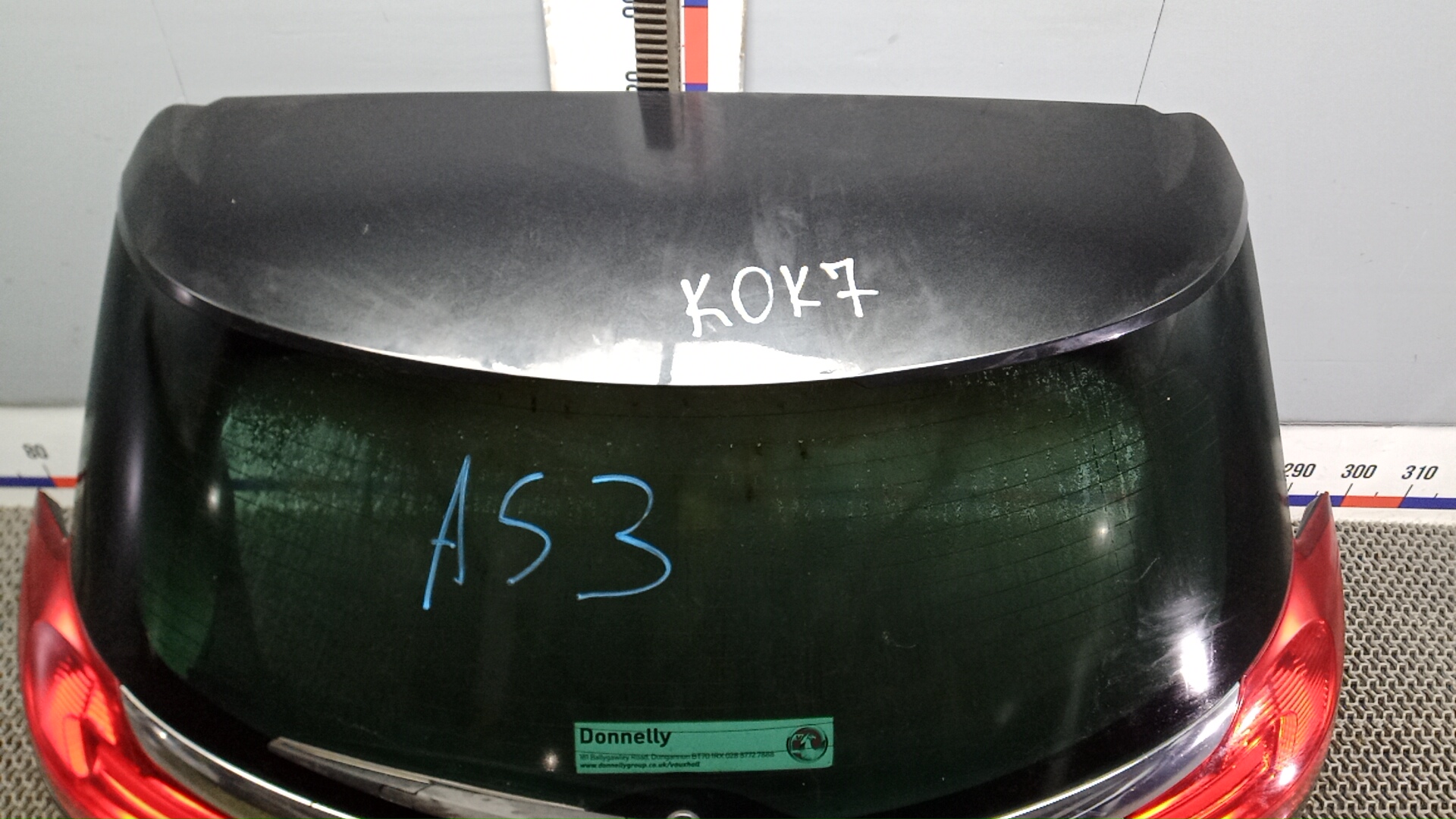 Дверь багажника