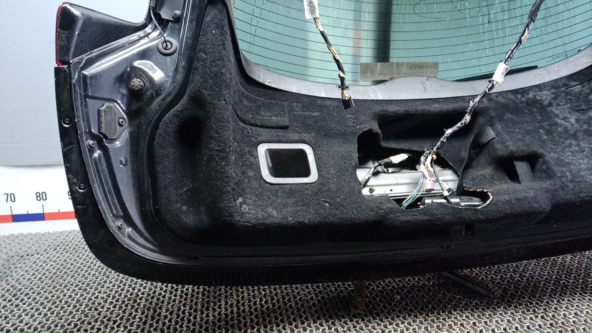 Дверь багажника