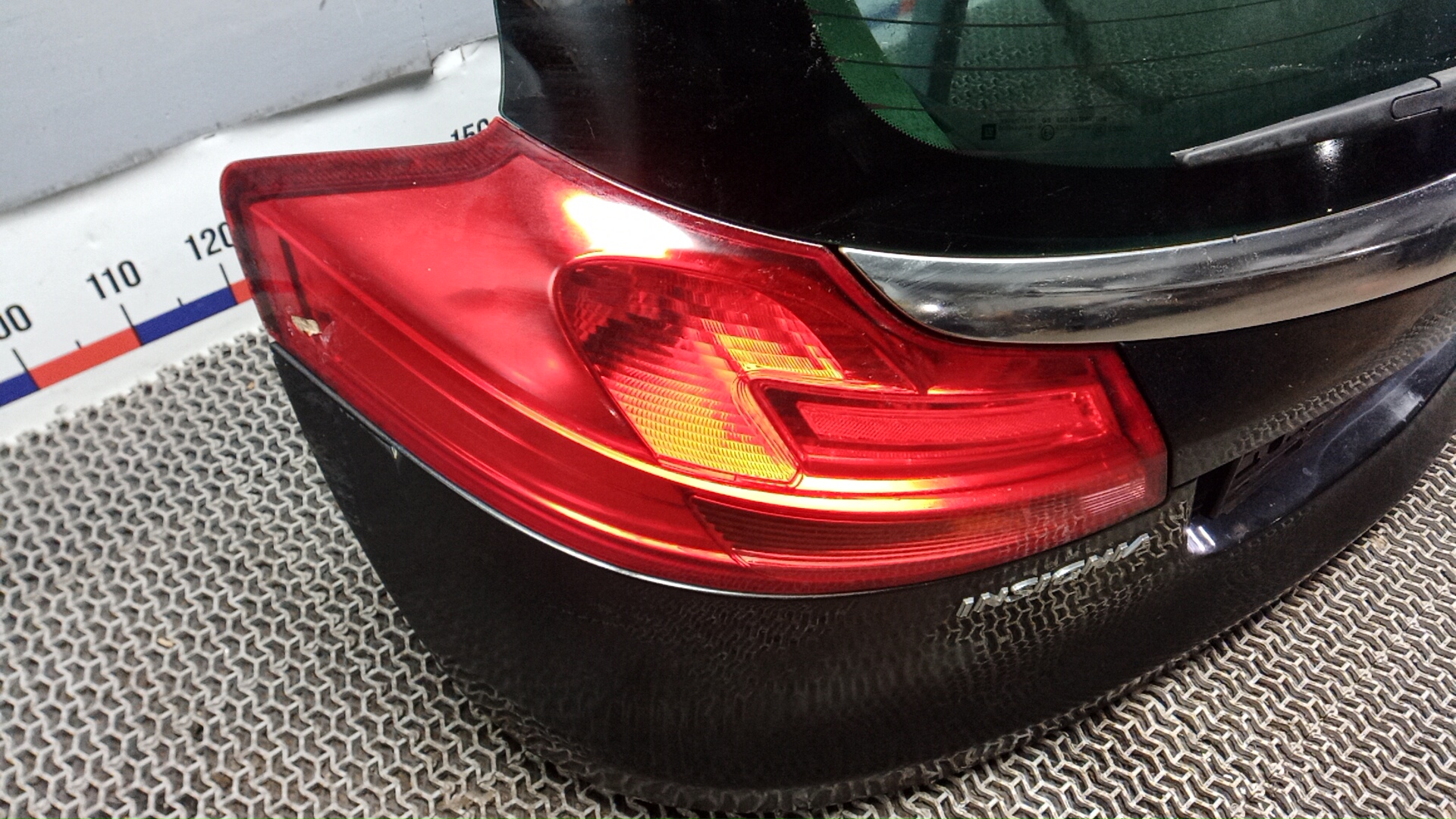 Дверь багажника