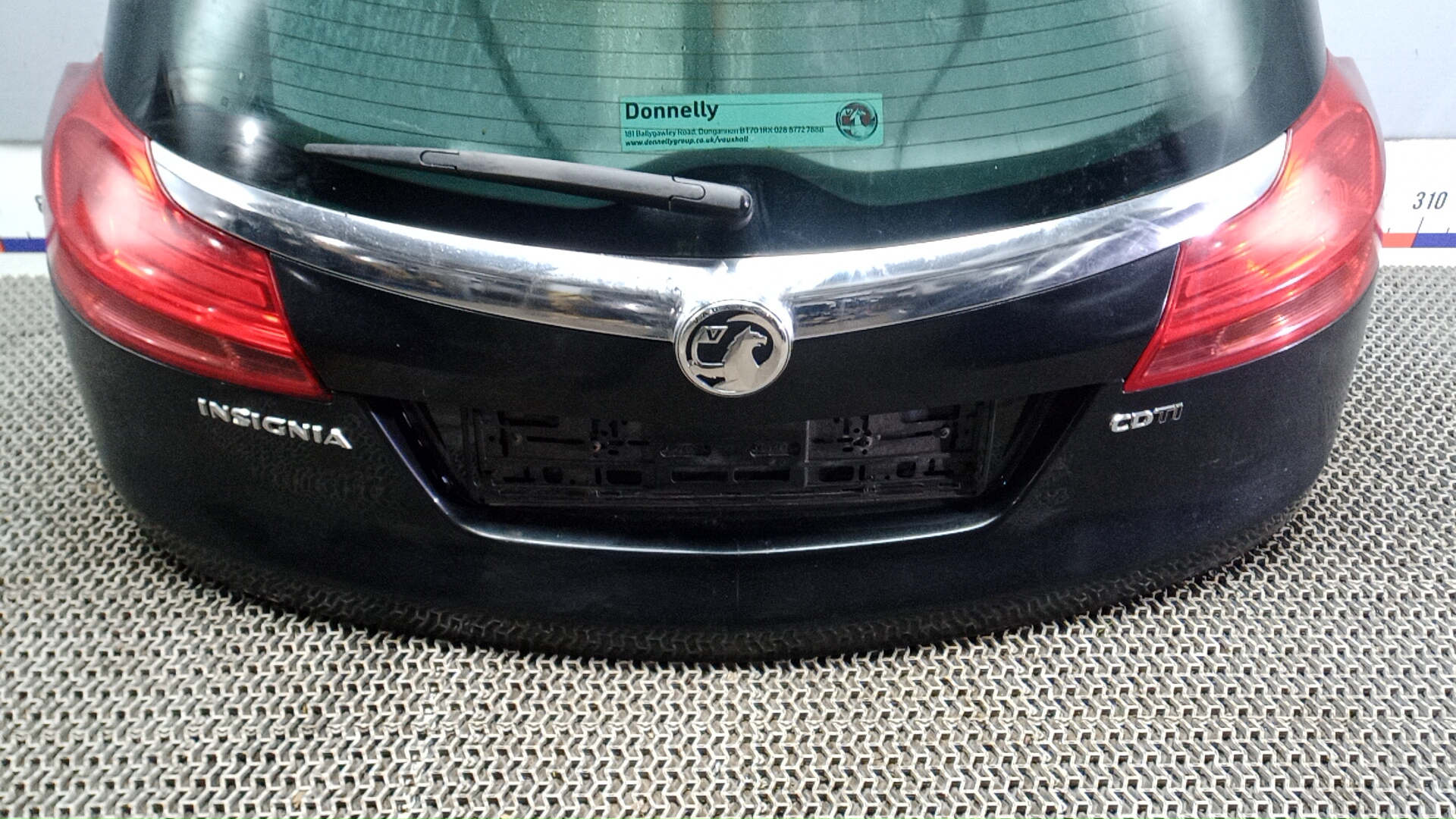 Дверь багажника