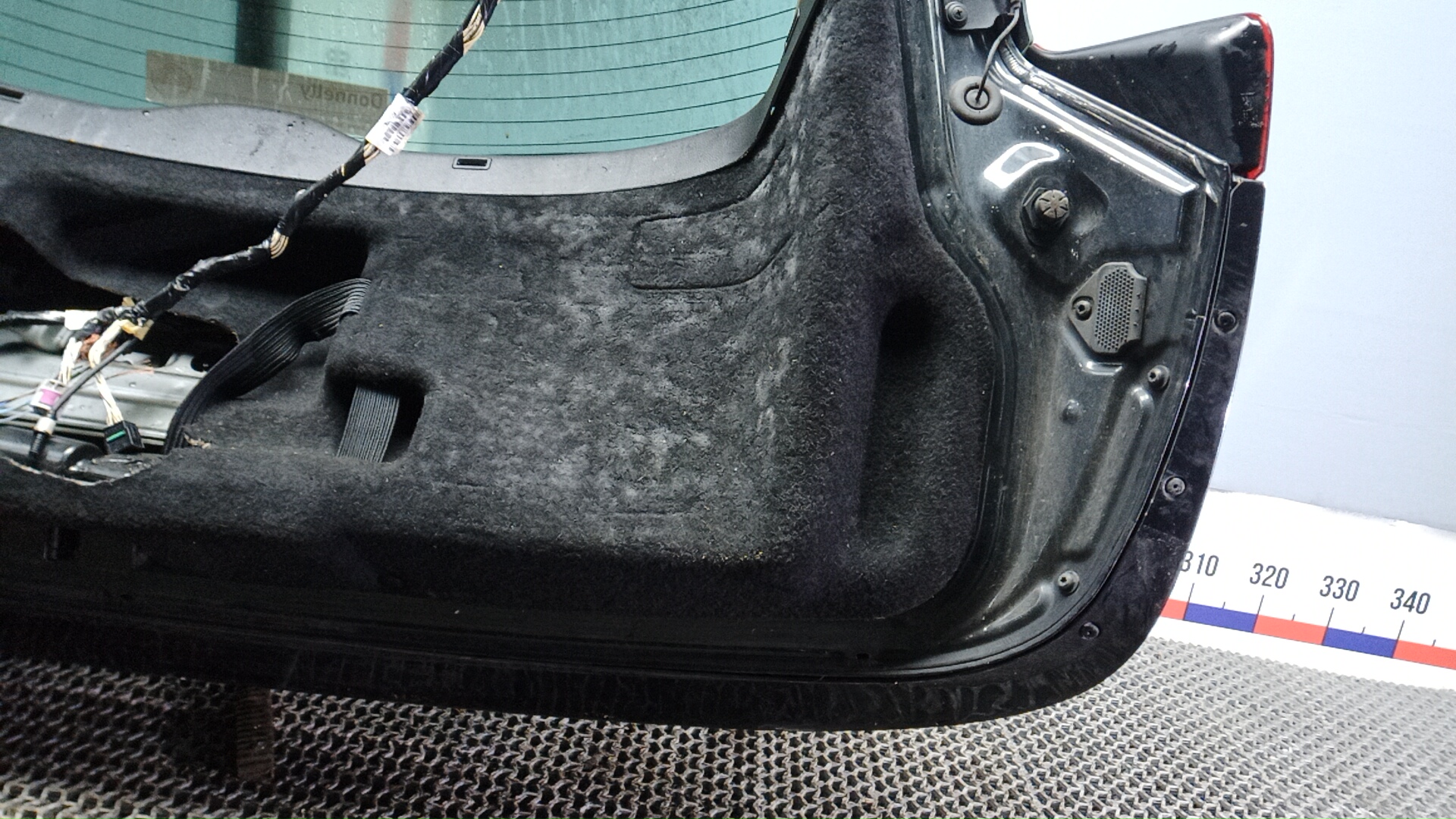 Дверь багажника