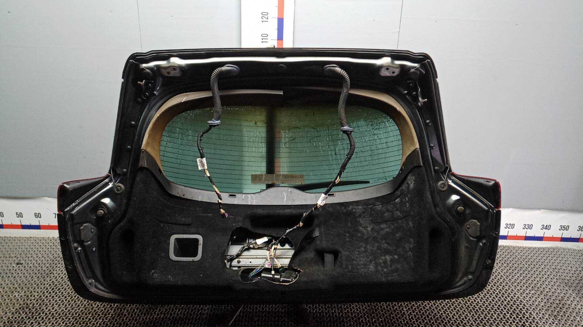 Дверь багажника