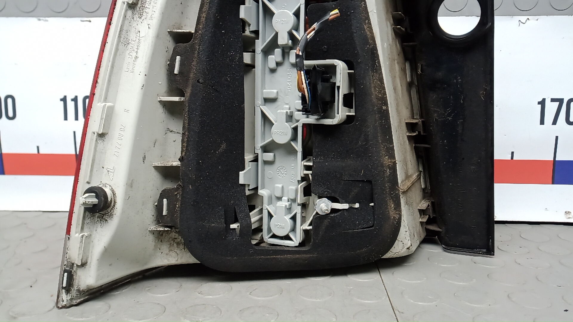 Фонарь задний правый