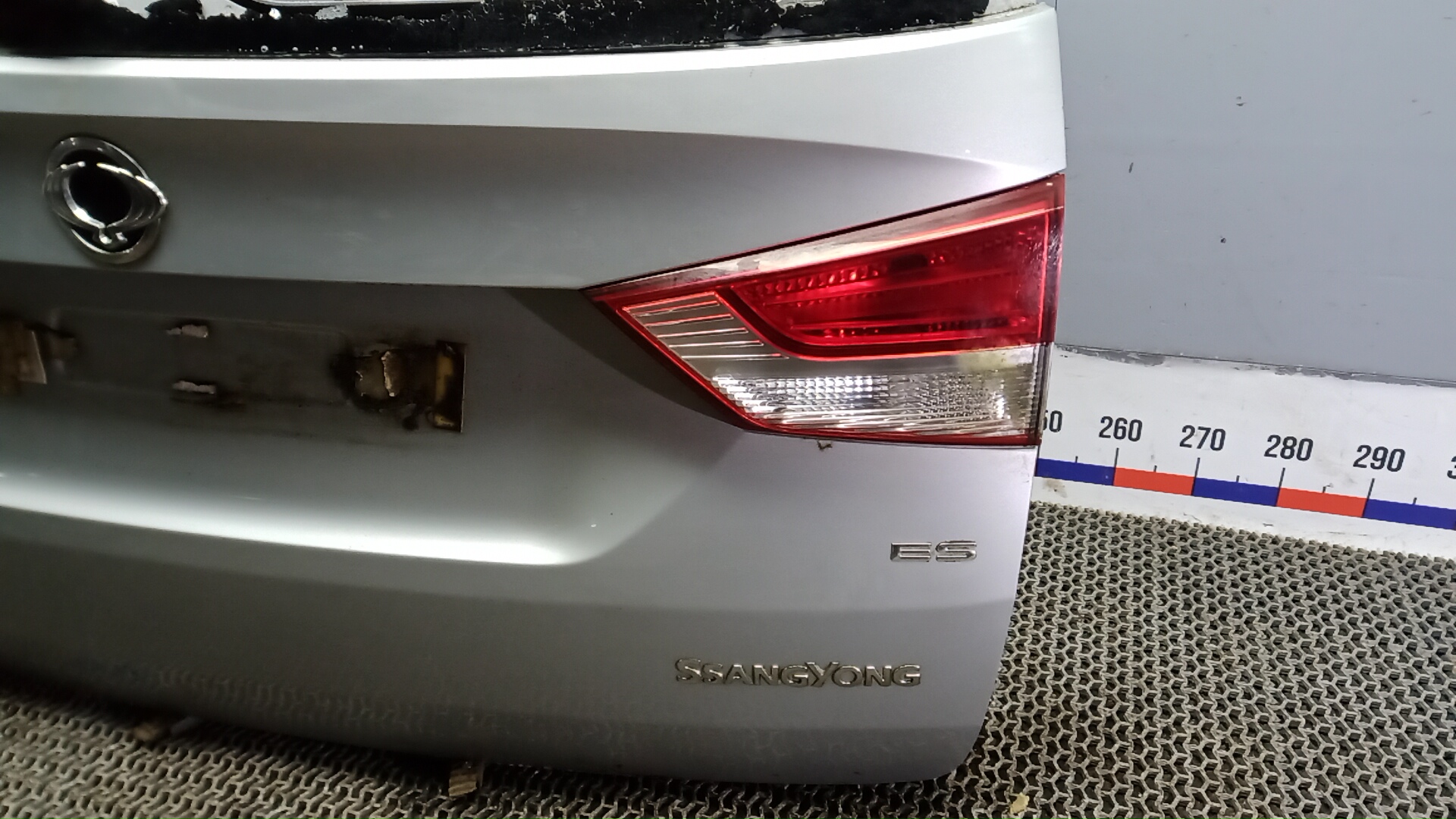 Дверь багажника