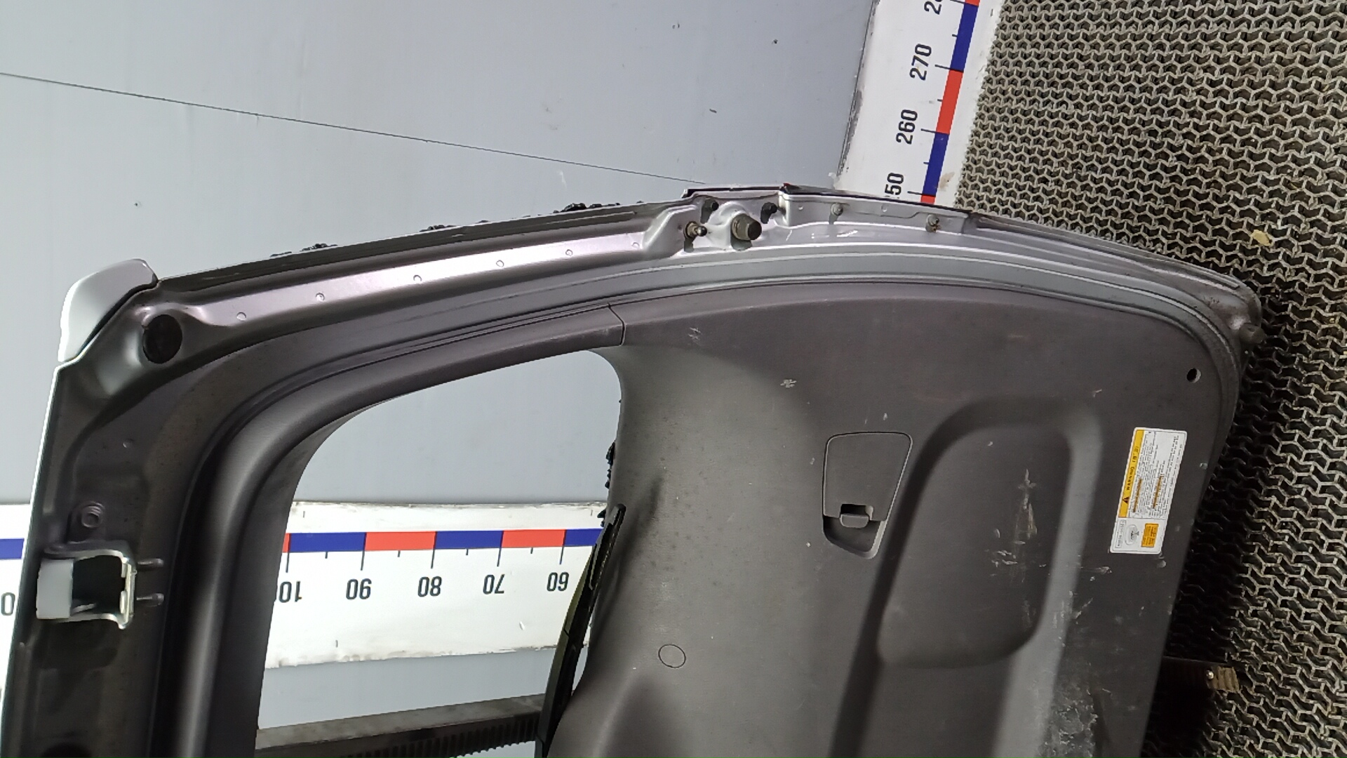 Дверь багажника