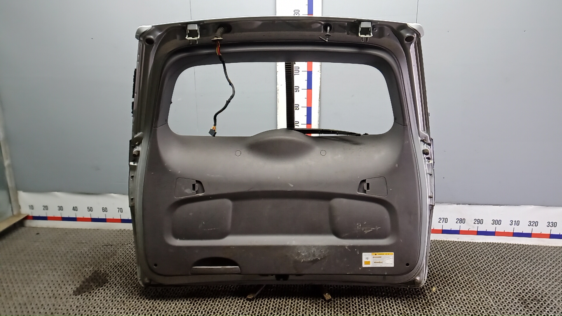 Дверь багажника