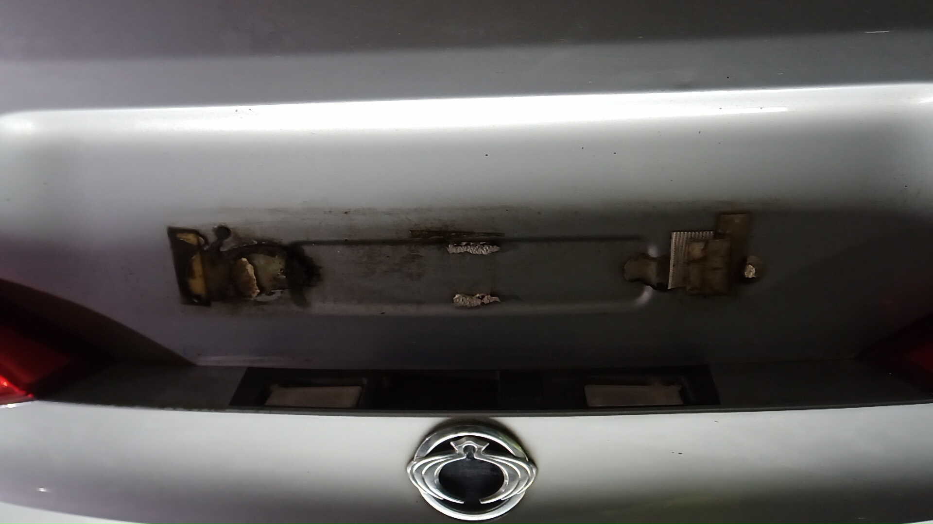 Дверь багажника