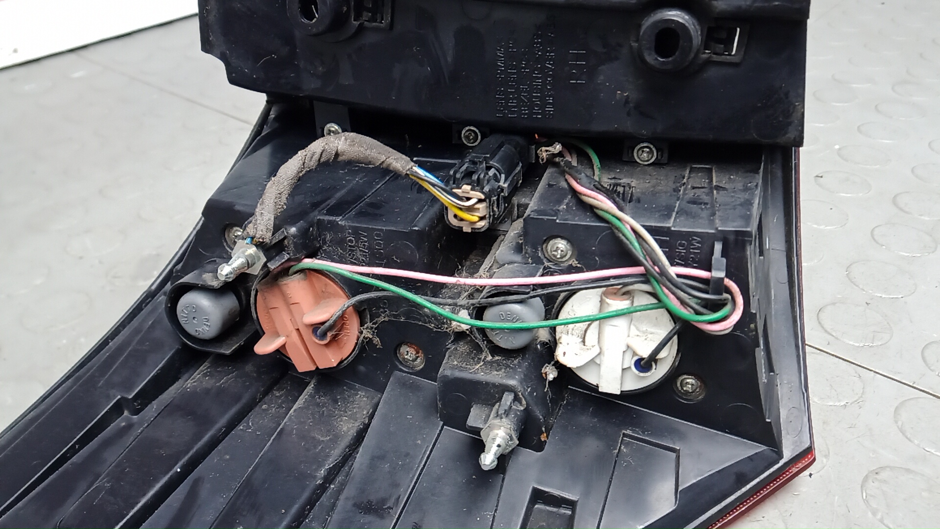 Фонарь задний правый