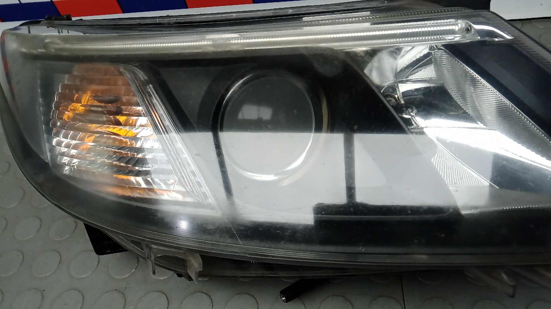 Фара правая