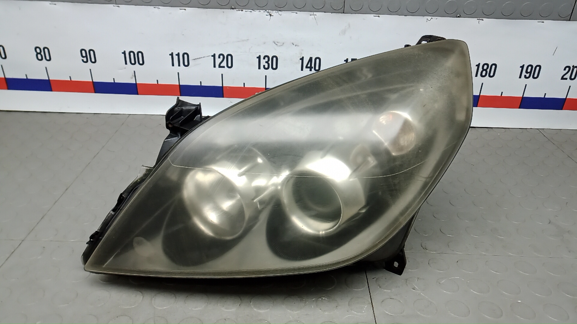 Фара левая