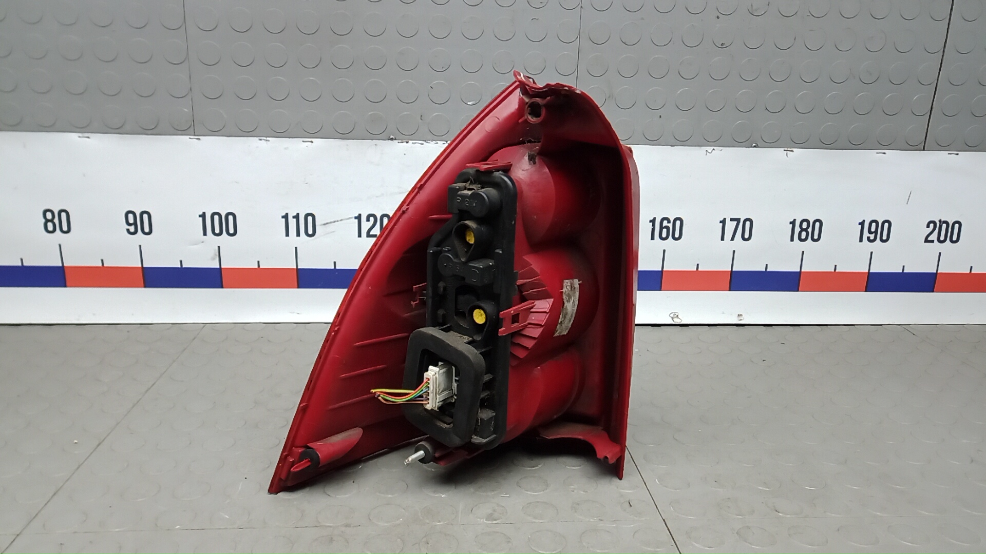 Фонарь задний правый