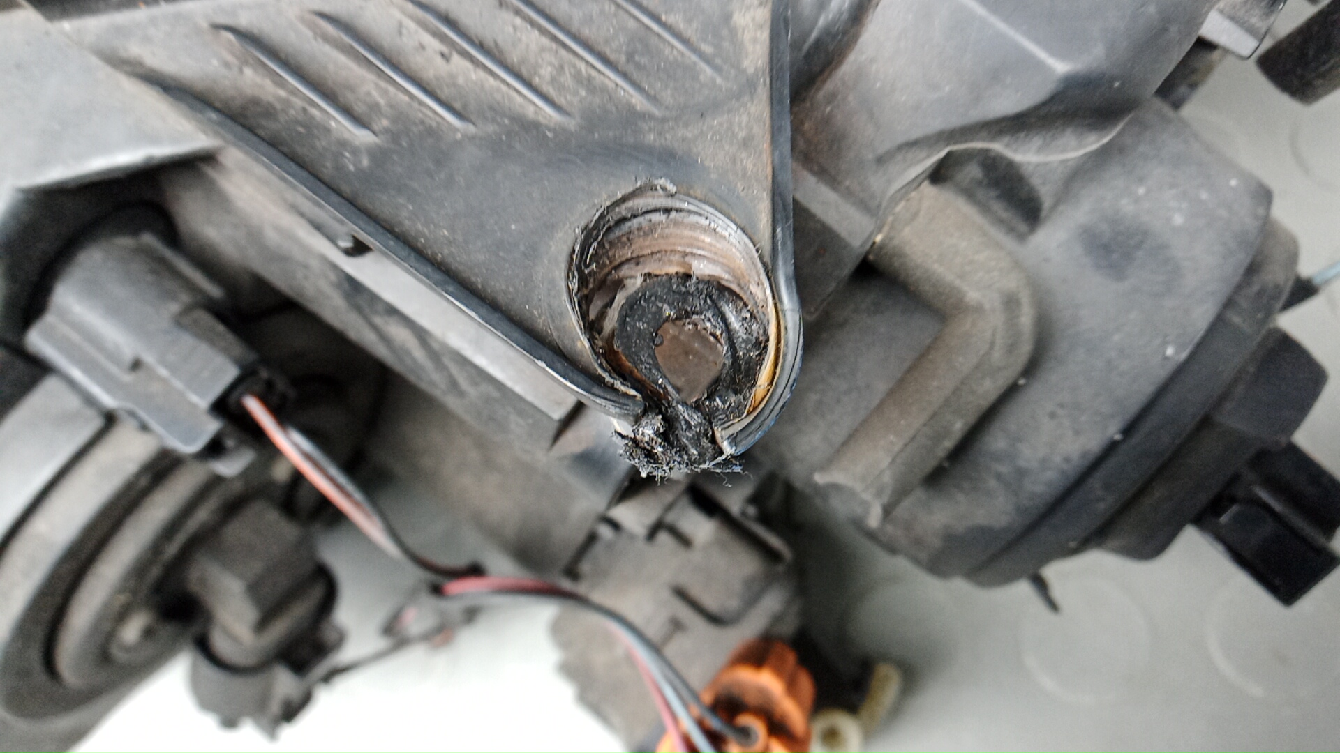 Фара правая