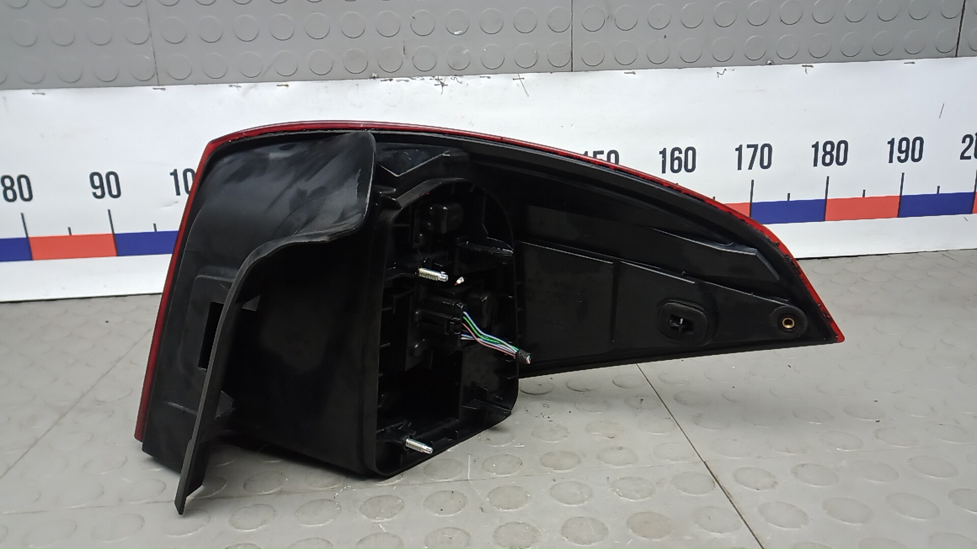 Фонарь задний левый