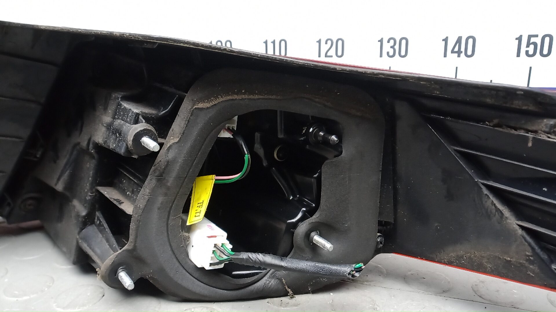 Фонарь задний левый