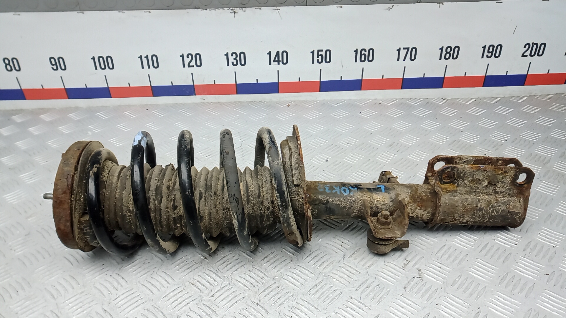 Амортизатор передний левый