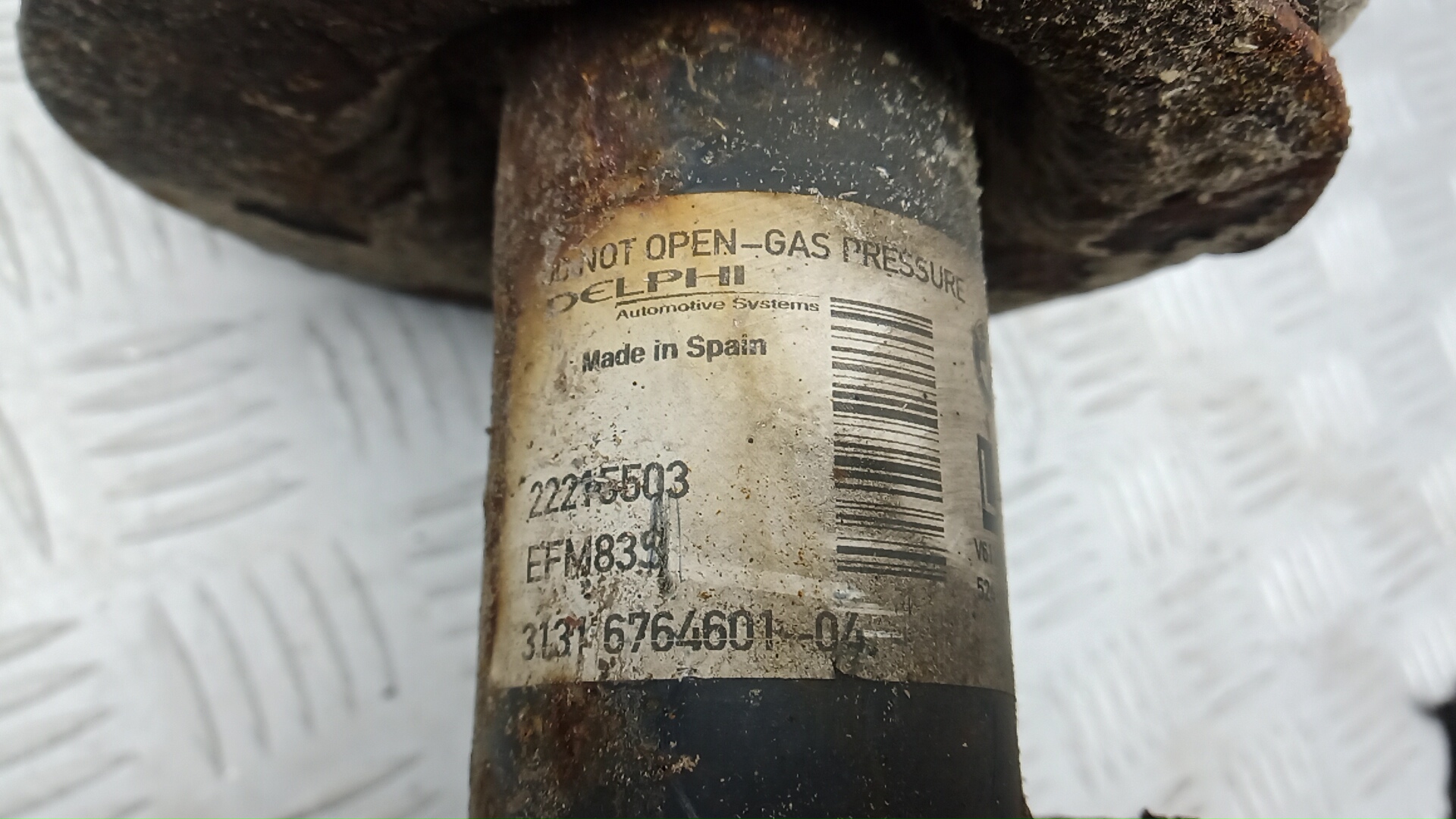 Амортизатор передний левый