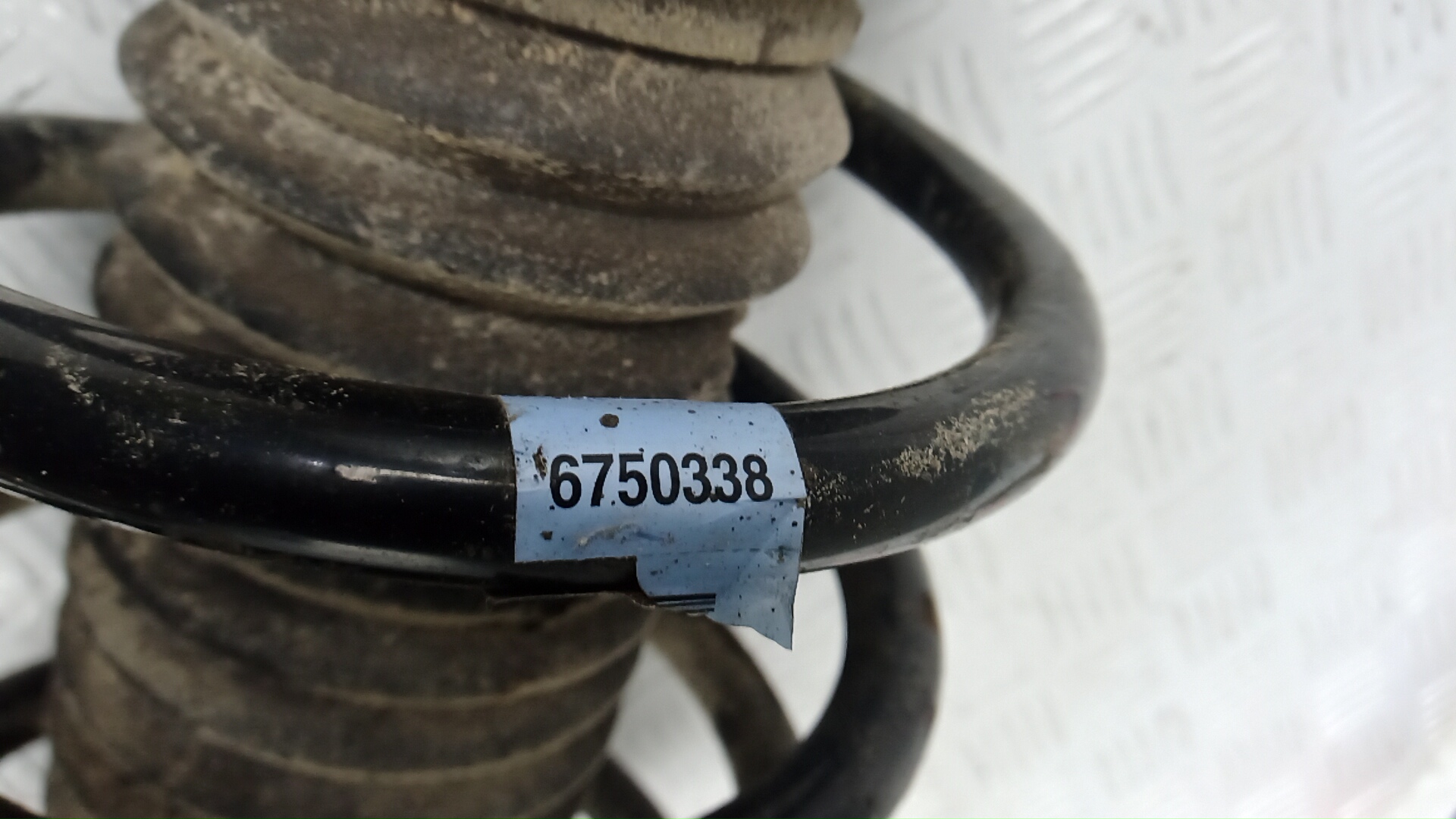 Амортизатор передний левый