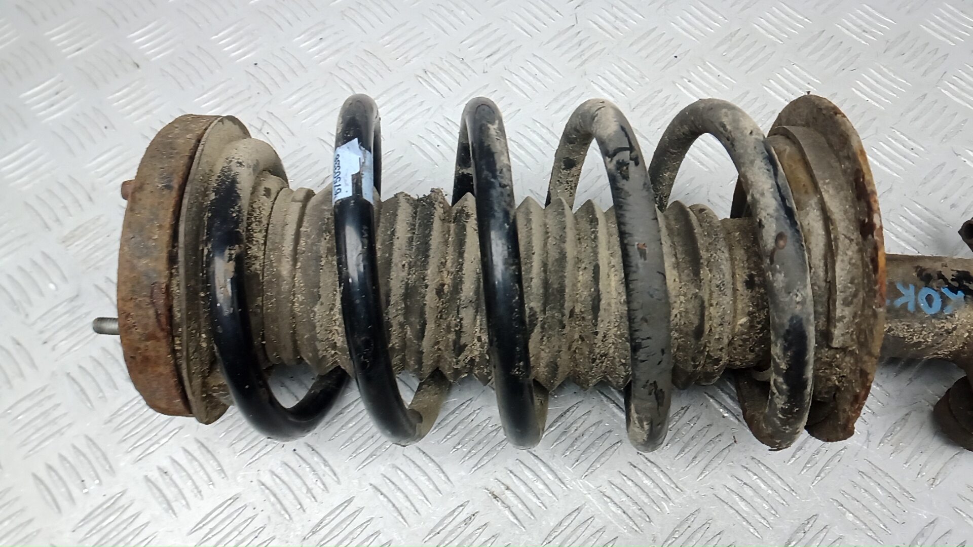 Амортизатор передний левый