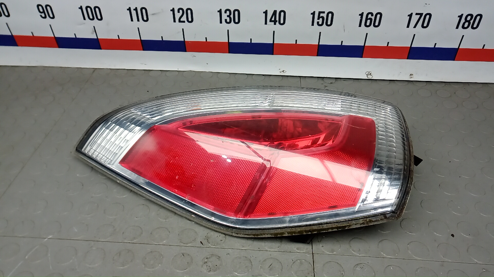 Фонарь задний левый