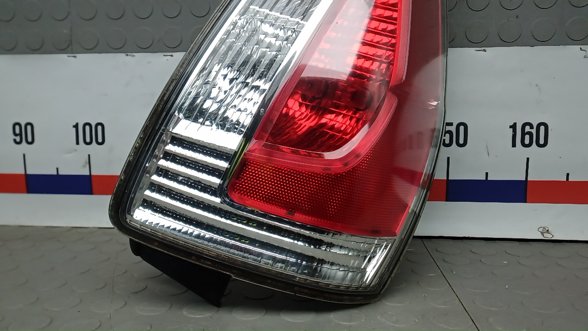 Фонарь задний правый