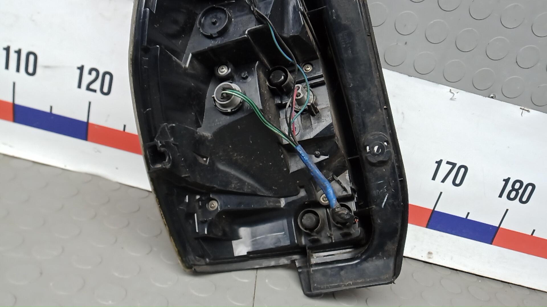 Фонарь задний правый