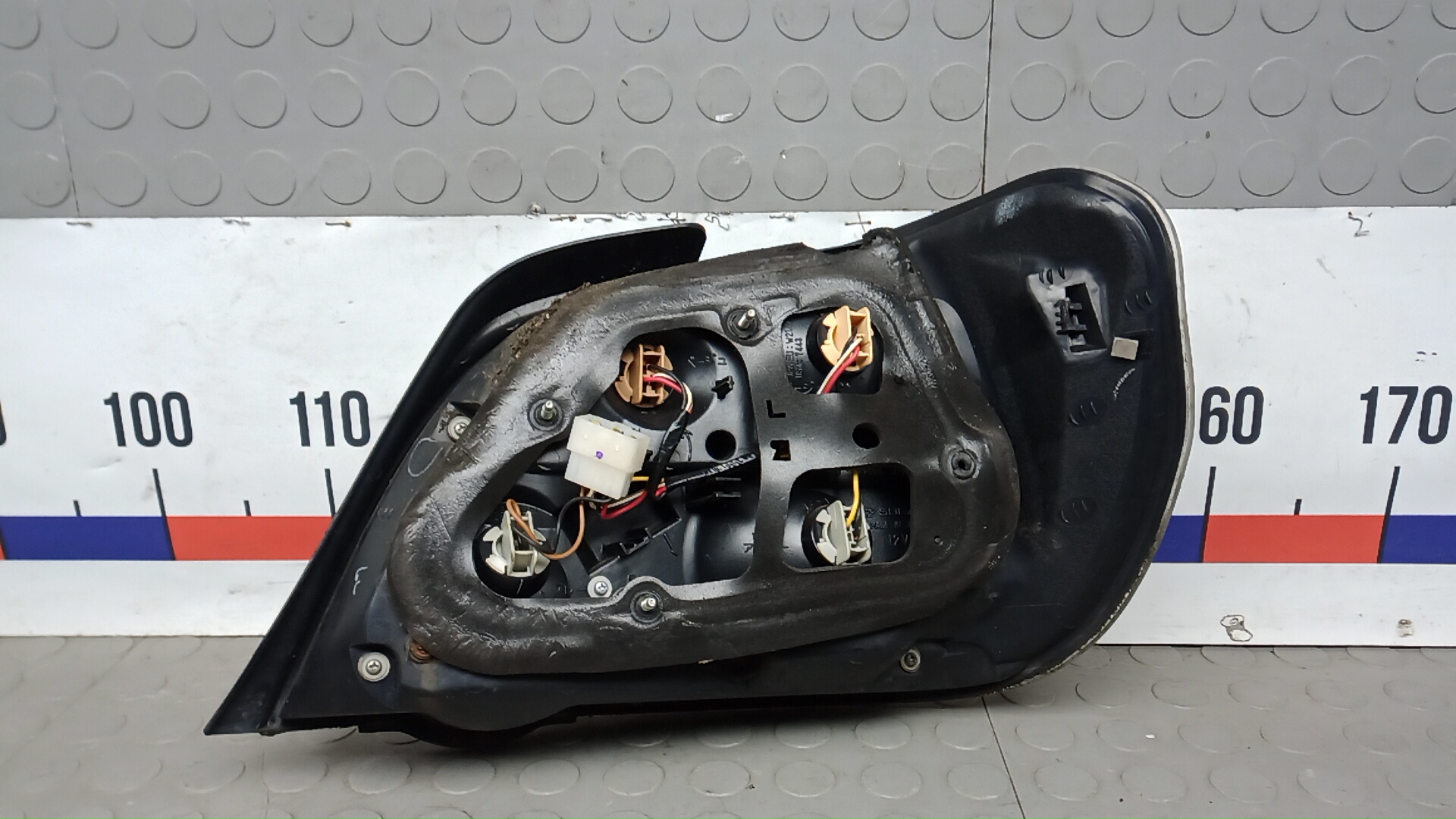 Фонарь задний левый