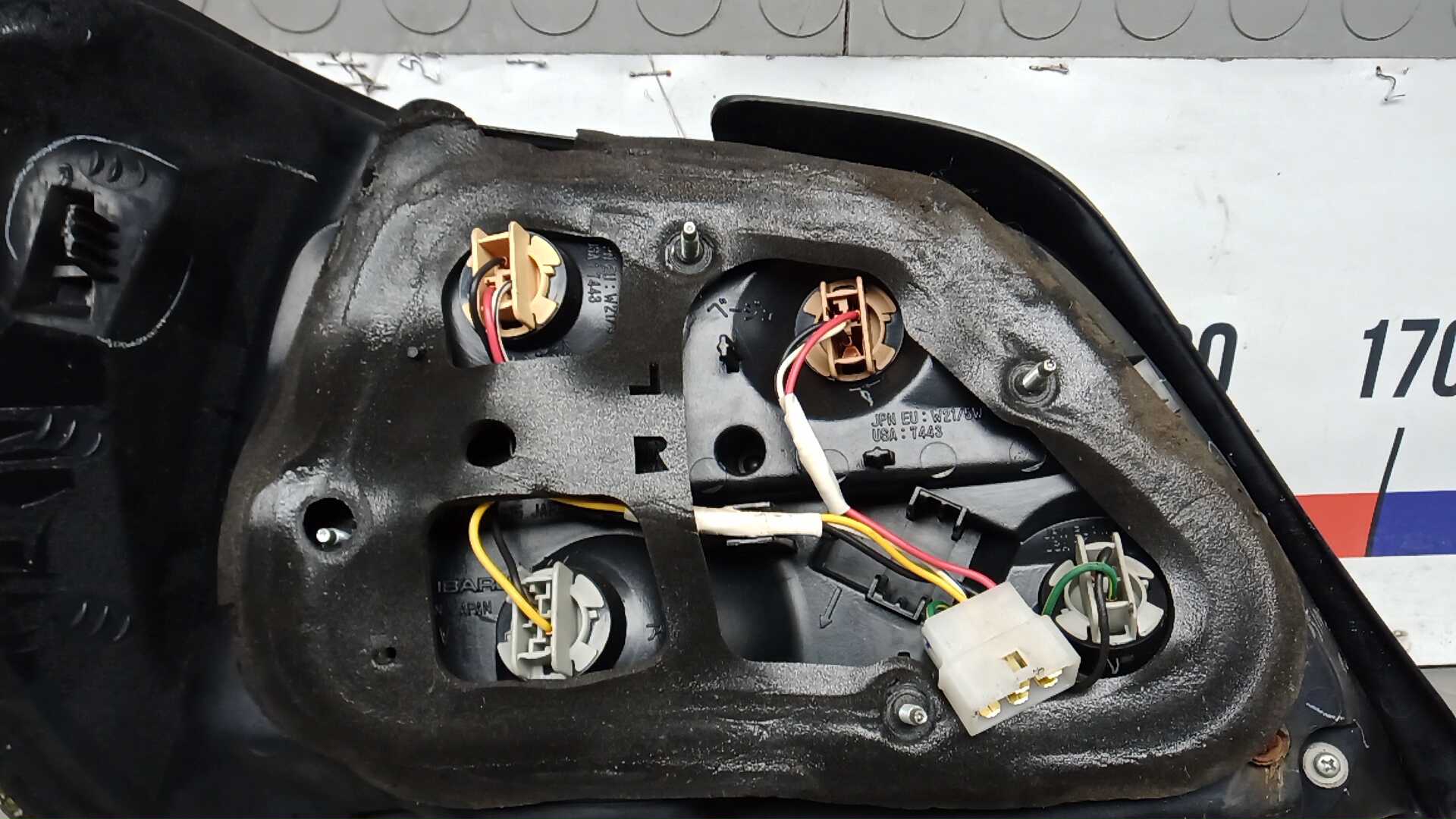 Фонарь задний правый