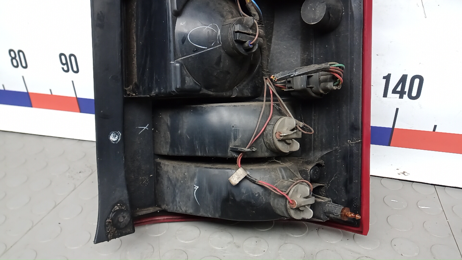 Фонарь задний левый