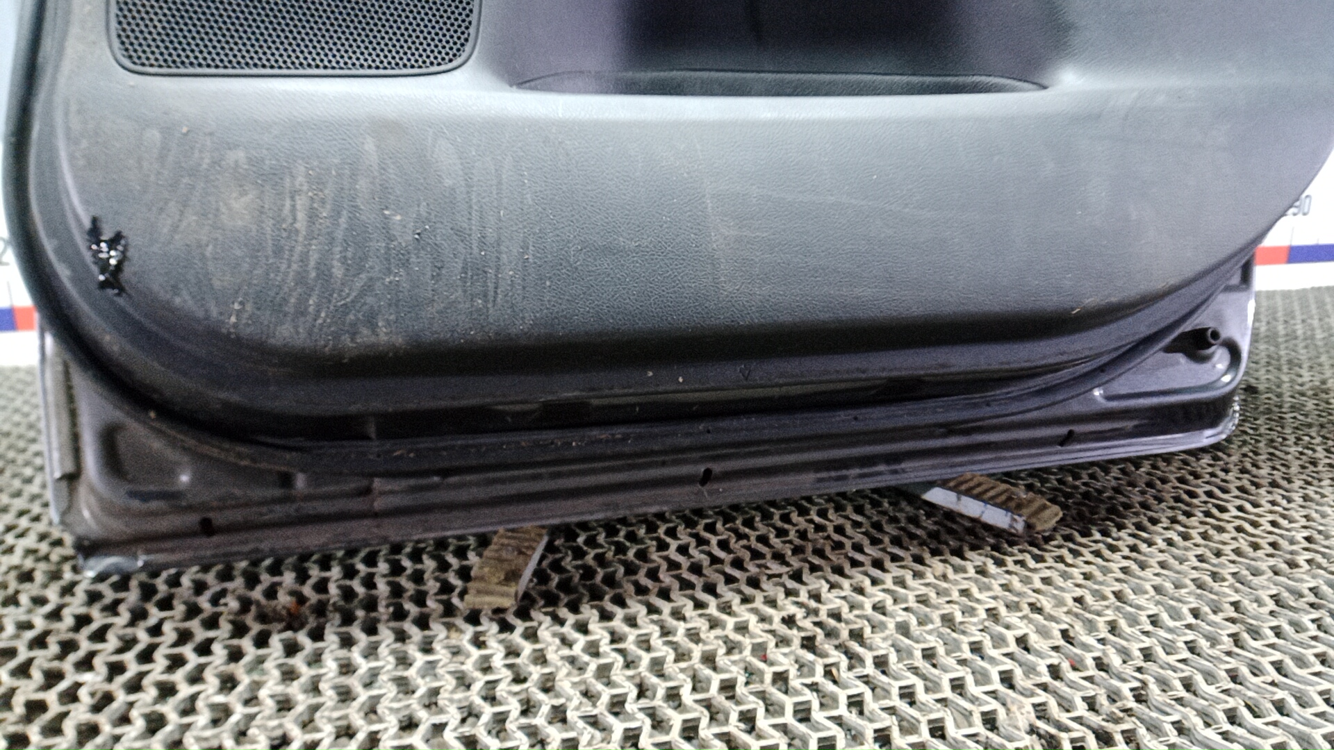 Дверь задняя правая