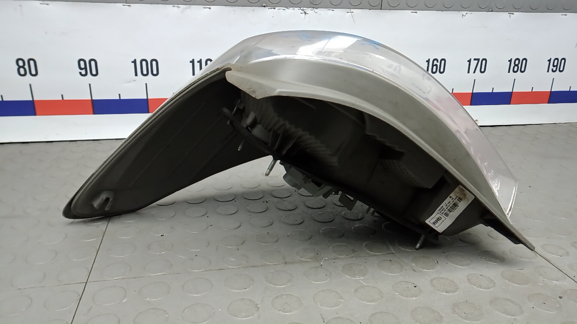 Фонарь задний правый