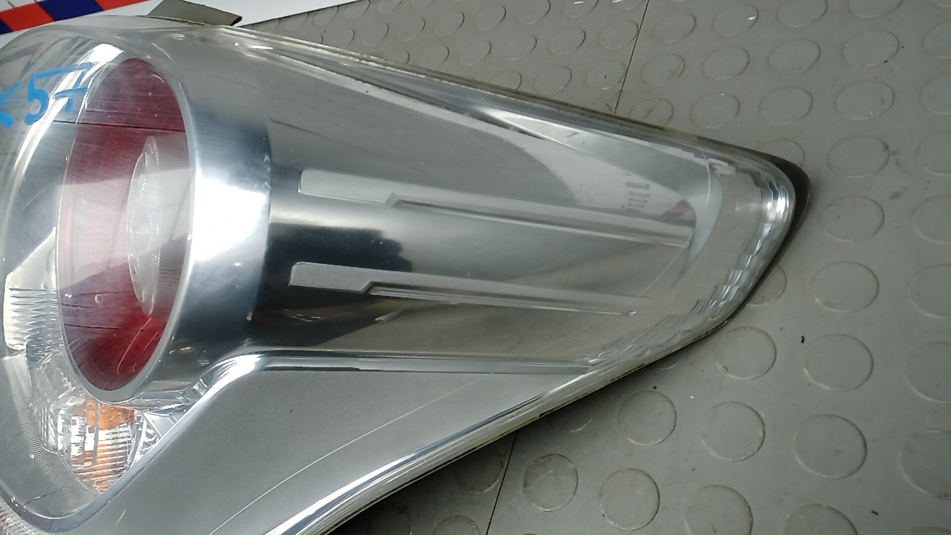 Фонарь задний правый