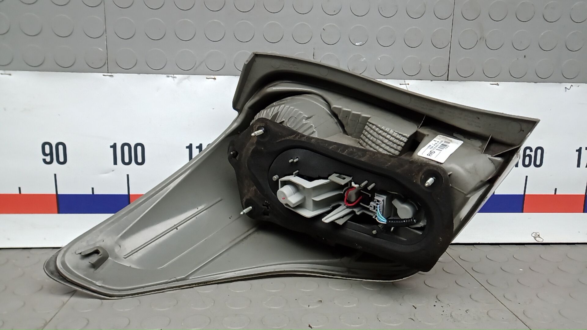 Фонарь задний правый