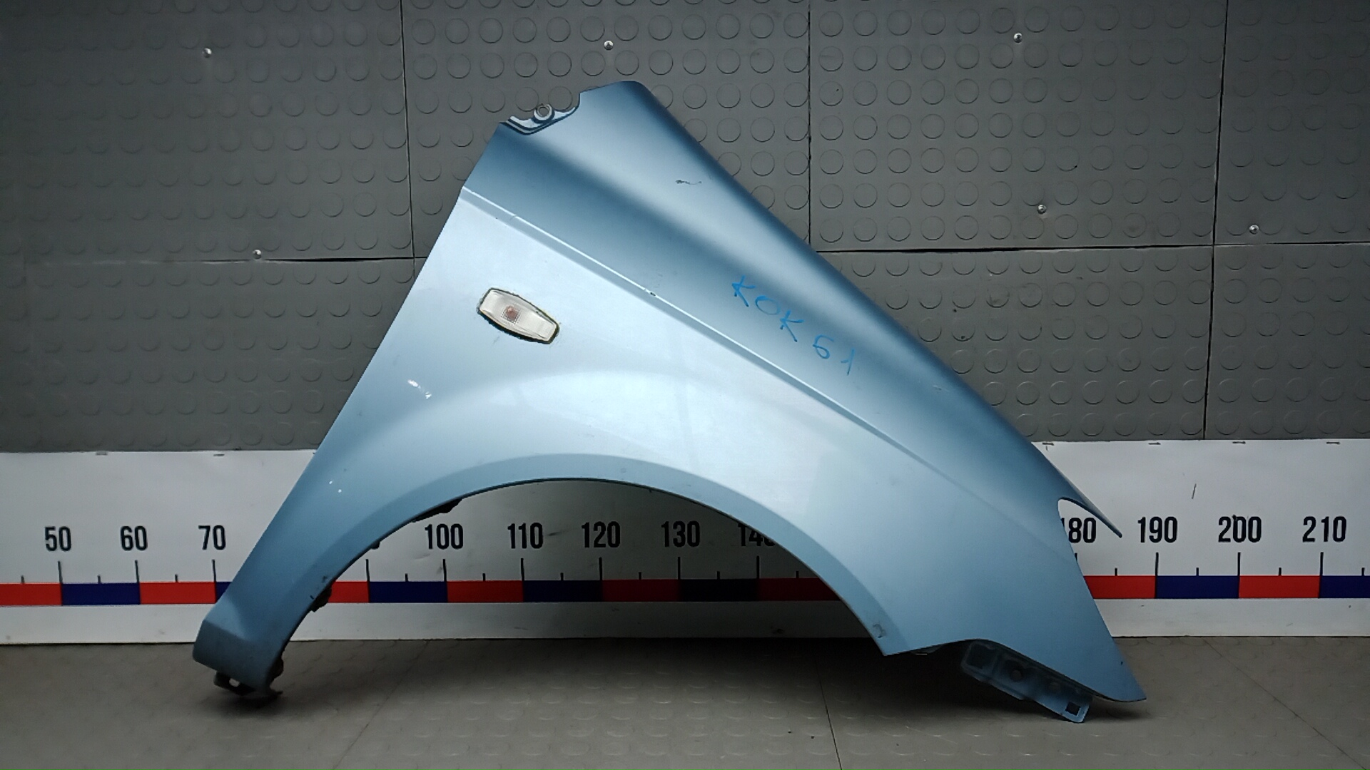 Крыло переднее правое